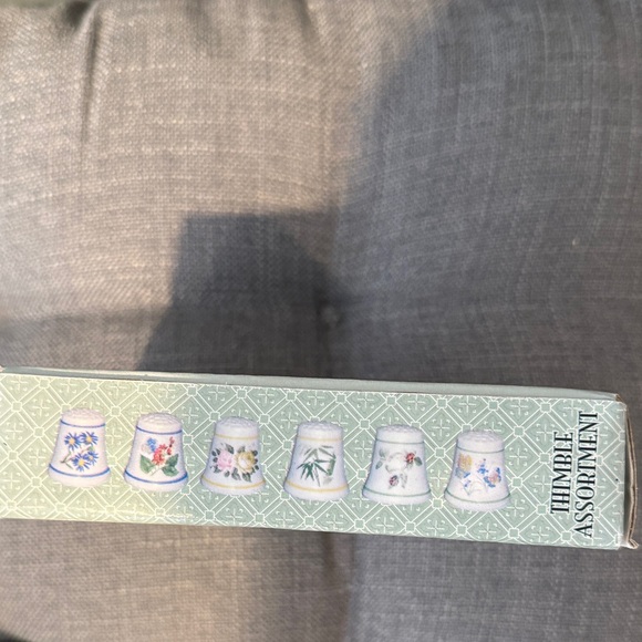 Vintage Decorative Floral Thimble Set - Picture 2 of 3